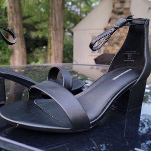 Women's Low Chunky Black Heel Sandal Size 9W new w/o tags